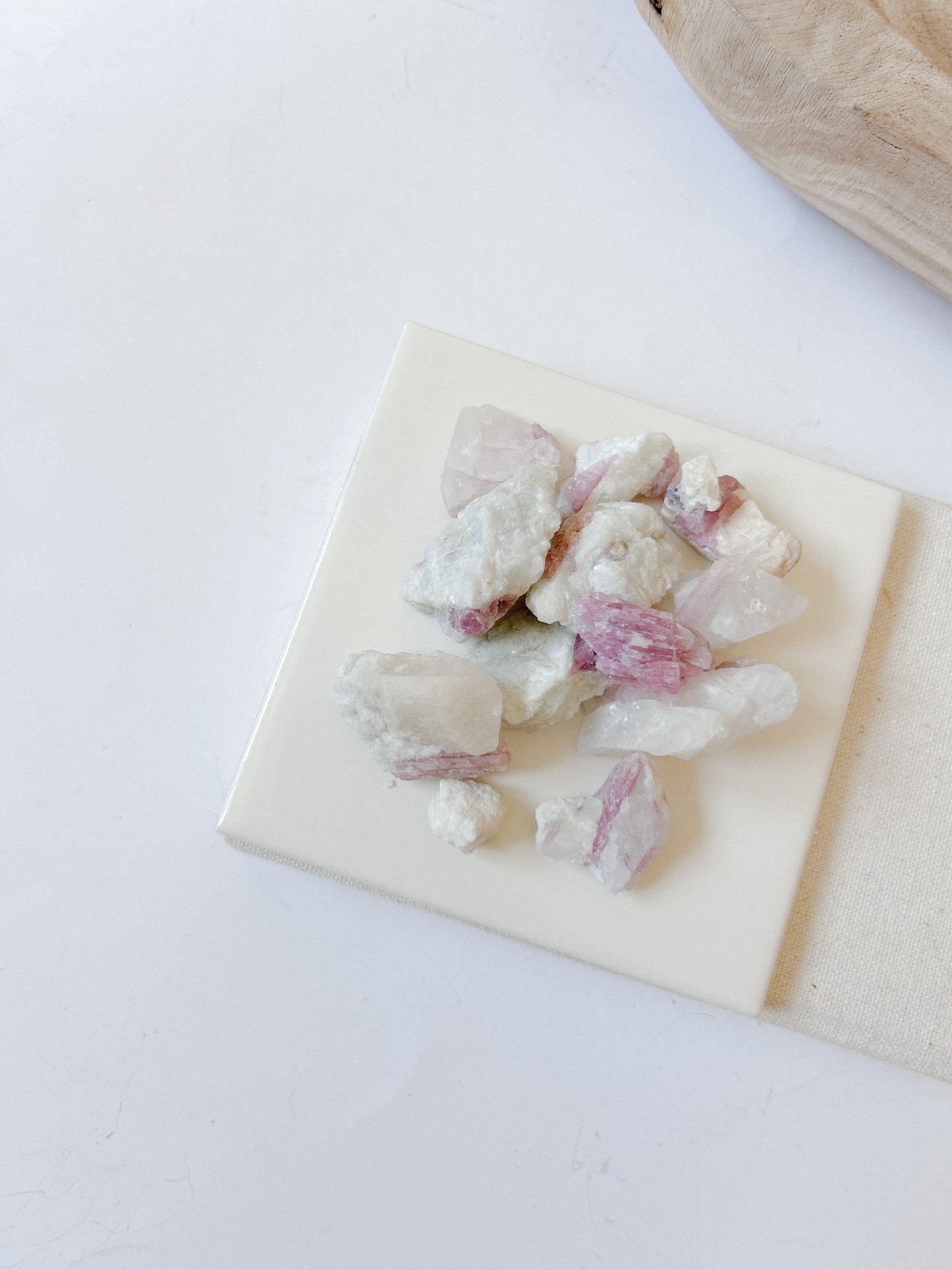 Quartzo c/ Turmalina Rosa